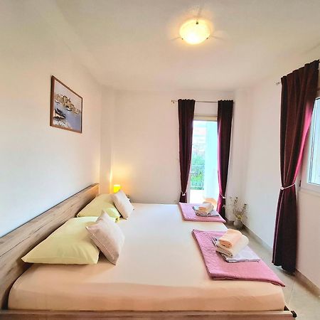 Cozy 1-Bedroom Apartment Near The Center Of Trogir Extérieur photo