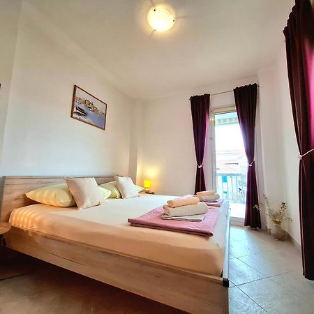 Cozy 1-Bedroom Apartment Near The Center Of Trogir Extérieur photo