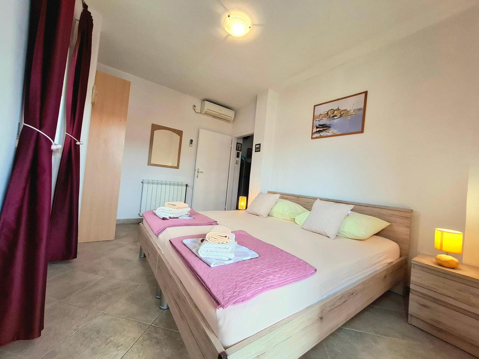 Cozy 1-Bedroom Apartment Near The Center Of Trogir Extérieur photo