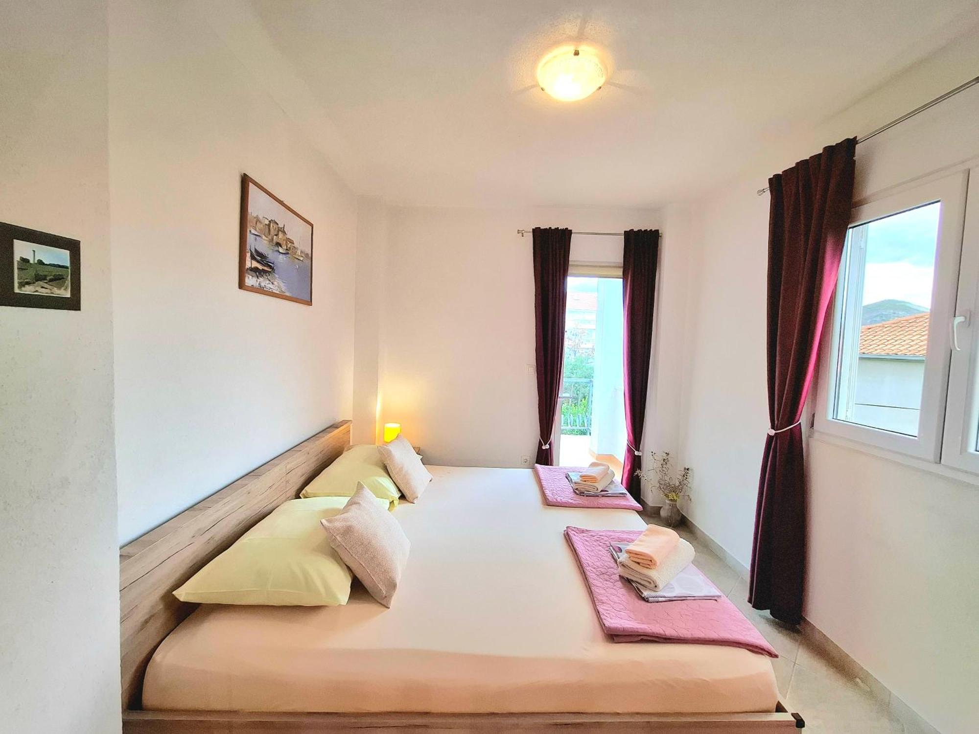 Cozy 1-Bedroom Apartment Near The Center Of Trogir Extérieur photo